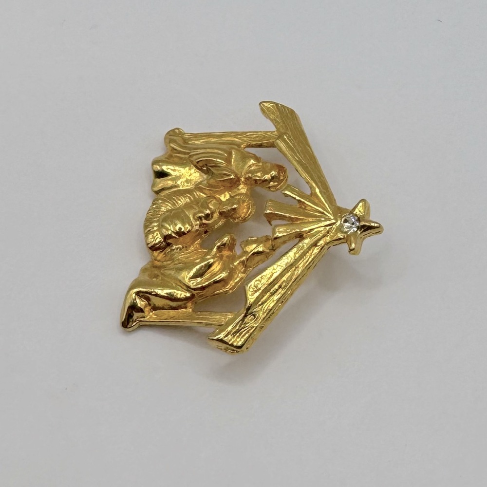 VINTAGE Gold-Tone Nativity Pin - Picture 6 of 9